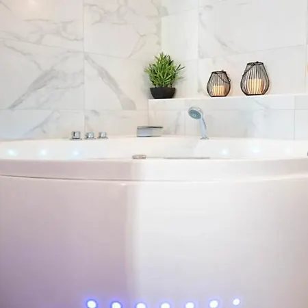 Elegance In The Heart Of The Old Town 4 Apartamento