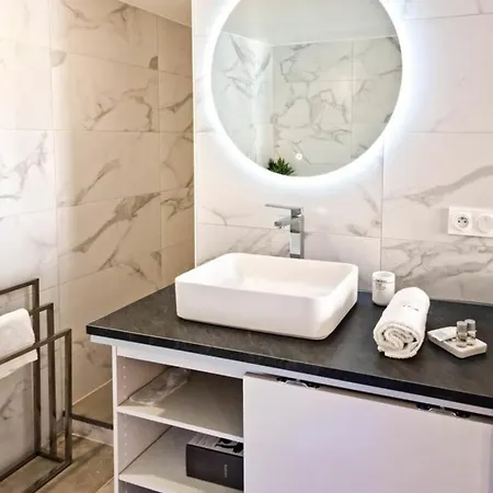 Elegance In The Heart Of The Old Town 4