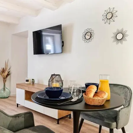 Appartement L'elegance Au Coeur De La Vieille 4 *